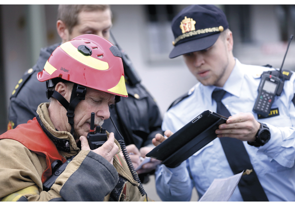 Figur 5.13 Politi og brannvesen samarbeider tett under håndtering av en ulykke.