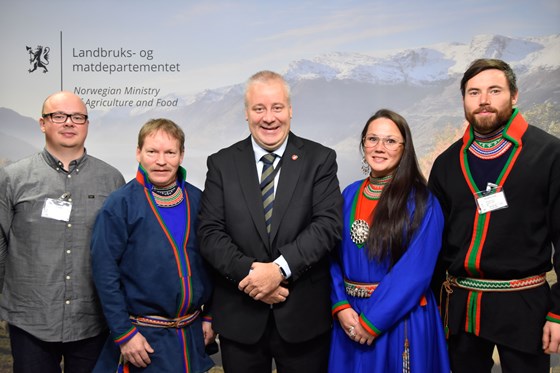 Otná čoahkkimis, gurut ravddas: Ande Niillas Utsi (stivralahttu), Tom Lifjell (stivralahttu), Bård Hoksrud, Ellinor Marita Jåma (jođiheaddji), Lars Elias Bransfjell (NBR nuoraidlávdegotti stivralahttu).