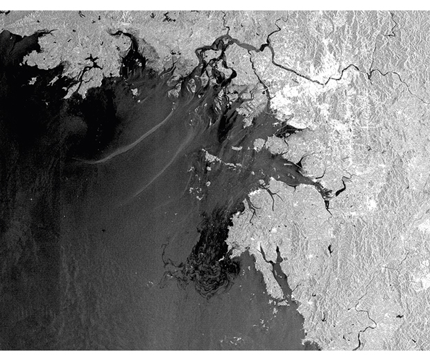 Figure 4.5 Satellite picture of oil spill off South Korea