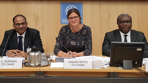 Fra venstre: Agrawal, Svanhild-Isabelle Batta Torheim og Kent Nnadozie leder av sekretariatet for Plantetraktaten.