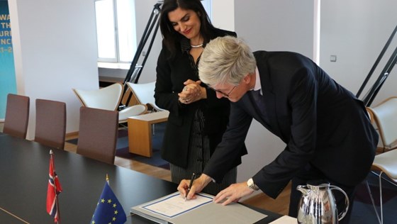 Signing declaration European gen cooperation
