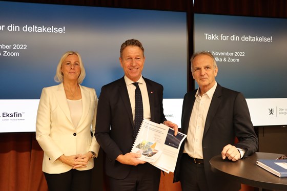 Tone Lunde Bakker Adm dir. Eksfin, Terje Aasland, olje- og energiminister og Sjur Bratland, Adm dir NORWEP.