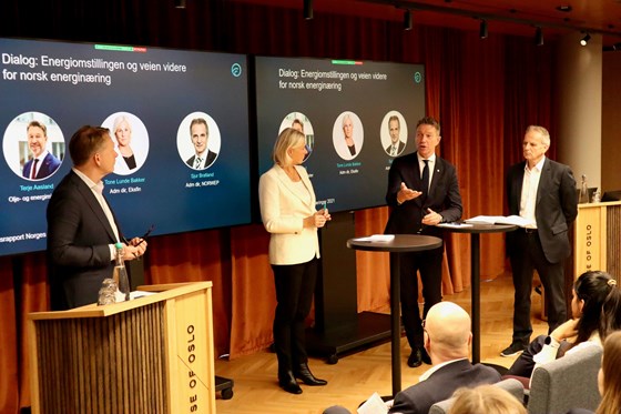 Dialog mellom olje. og energiministeren, Tone Lunde Bakker Adm dir. Eksfin og Sjur Bratland, Adm dir NORWEP.