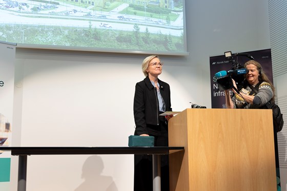 Helse- og omsorgsminister Ingvild Kjerkol trykket Stamnettet i gang på Sykehuset Østfold, Kalnes, tirsdag 27. februar