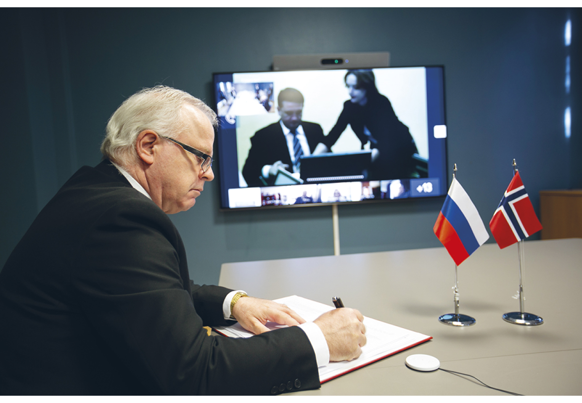 Figur 3.5 Delegasjonsleiarane Ilja Vasiljevitsj Sjestakov og Morten Berg ved underskrivinga av den norsk-russiske fiskeriavtalen for 2021