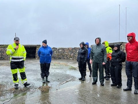 Bonde Paul Alfred Myhre orienterer.