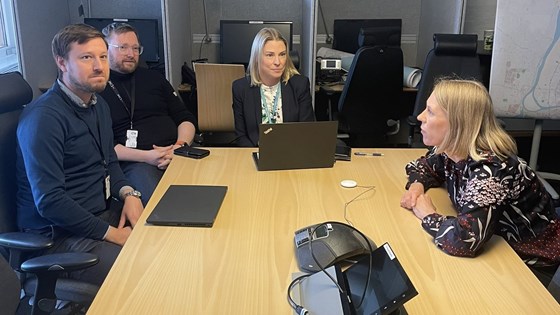 Utenriksministeren og flere medarbeidere i UD