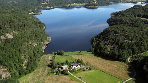 Haneto og Landvikvatnet i Grimstad. 