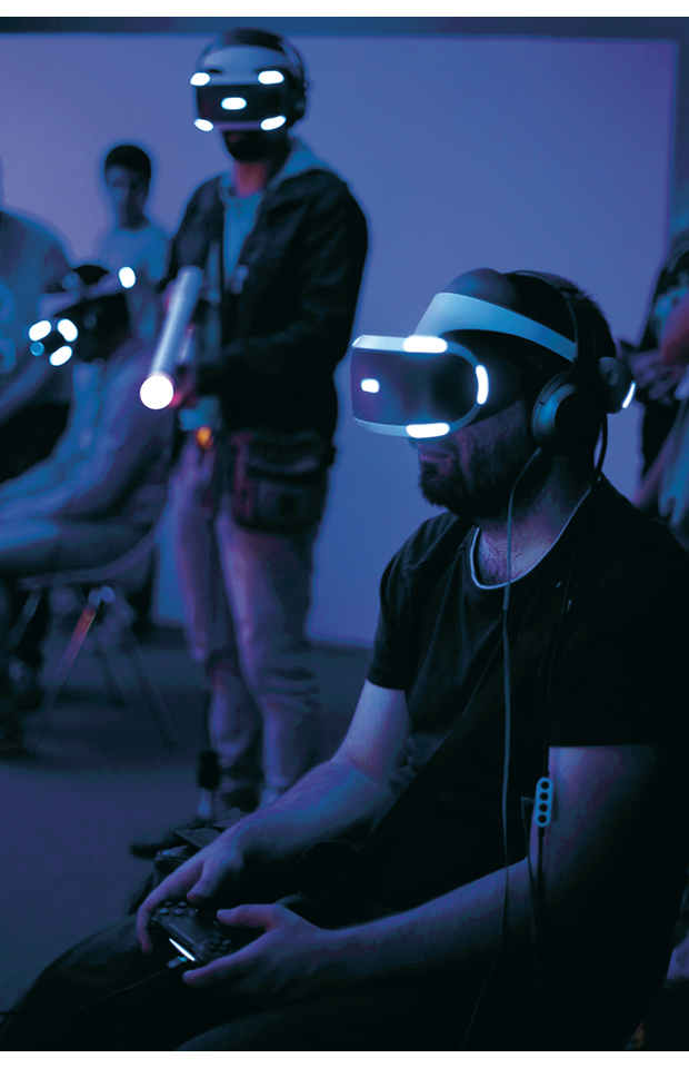 Figur 6.2 «Virtual reality» er ein digitalt skapt røyndom som brukaren kan tre inn i ved hjelp av VR-briller