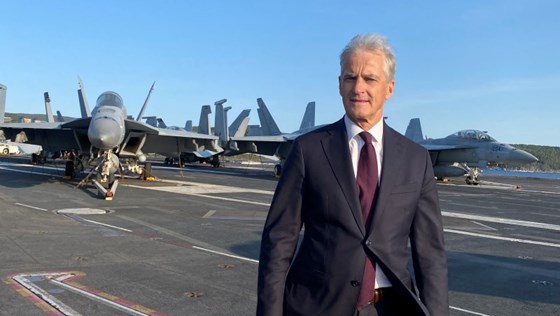 Statsministeren på det amerikanske hangarskipet USS Gerald R. Ford