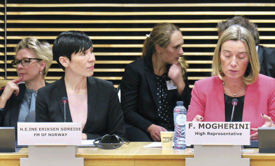Figur 2.5 Utenriksminister Ine Eriksen Søreide og høyrepresentant Federica Mogherini på møte i giverlandsgruppen for Palestina (AHLC), mars 2018
