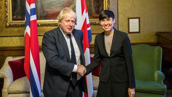 Utenriksminister Ine Eriksen Søreide og daværende britisk utenriksminister Boris Johnson. Overgangsperioden mellom Norge og Storbritannia i forbindelse med britenes uttreden av EU, brexit, tar slutt 31. desember 2020. Foto: Tore Kristiansen, VG