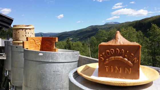 Verdens beste brunost er fra Tinn Verdens beste brunost er fra Tinn