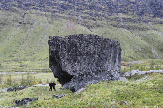 Figure 9.5 Nissonašgállu is a sieidi, a Sami sacrificial stone, in Skardalen / Skárfvággi in the municipality of Kåfjord.