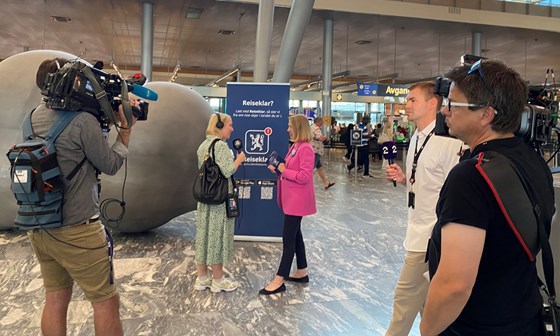 Utenriksministeren på Gardermoen flyplass.