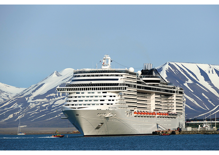 Figur 6.4 Cruiseskip i Longyearbyen havn.