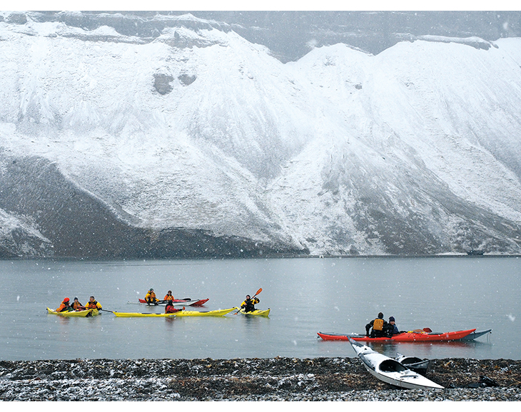 Figur 6.5 Camp Svalbard sommer og vinter er friluftlivscamper for ungdommer i alderen 13 til 18 år bosatt på Svalbard. I løpet av camphelgen får deltakerne oppleve Svalbardnaturen under trygge forhold sammen med kompetente instruktører og ledere.