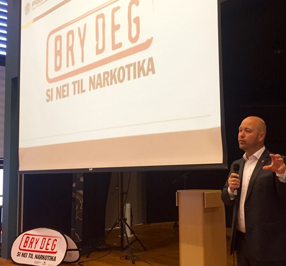Bry deg - si nei til narkotika: Justisministeren på Stovner videregående skole på markeringen for narkotikafrie skoler. Bry deg - si nei til narkotika: Justisministeren på Stovner videregående skole på markeringen for narkotikafrie skoler.