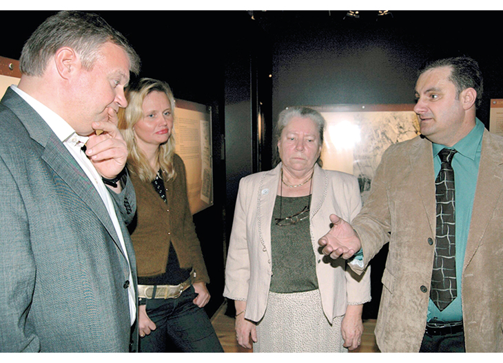 Figur 2.10 Bjarne Håkon Hanssen, Mari Møystad, Holger Gustavsen og Anna Gustavsen på Glomdalsmuseet 6. desember 2007.