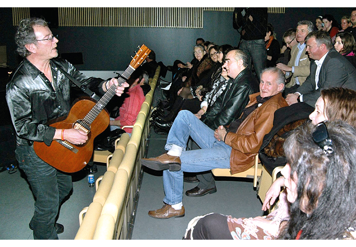 Figur 6.1 Åge Aleksandersen og Elias Akselsen er blant de meste kjente musikerne av taterslekt i Norge. Her fra den første «Taternes julekonsert» på Glomdalsmuseet i 2007.