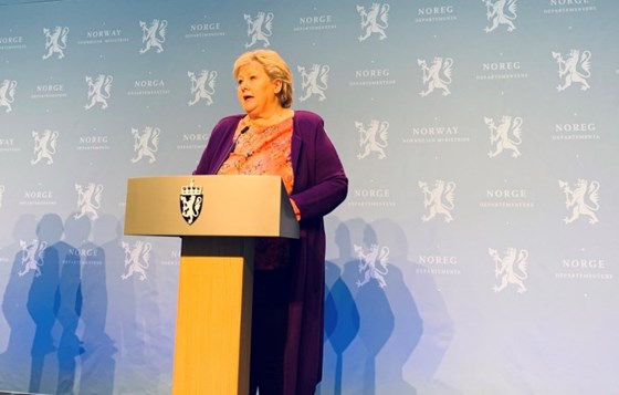Erna Solberg på pressekonferanse