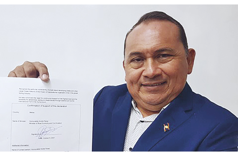 Figur 2.9 Belize, der også sekretariatet for CRFM er lokalisert, tiltredde også erklæringa. Her er Andre Perez, Blå økonomi- og luftfartsminister i Belize, fotografert etter signeringa