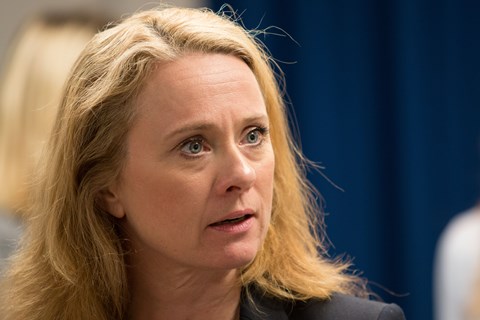Portrettbilde av arbeids- og sosialminister Anniken Hauglie.