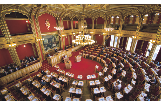 Figur 11.1 I de siste årene har ordningen med halvårlige redegjørelser om viktige EU/EØS-saker ført til plenumsdebatter om norsk europapolitikk i Stortinget.