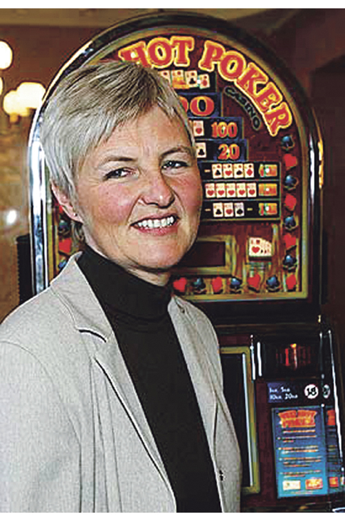 Figur 15.2 Våren 2003 fremla kulturminister Valgerd Svarstad Haugland forslag for Stortinget om å forby private spilleautomater for å bekjempe spilleavhengighet. Det ble starten på langvarige rettssaker. Våren 2007 slo EFTA-domstolen og Høyesterett endelig fast at forbudet var forenlig med EØS-avtalen.