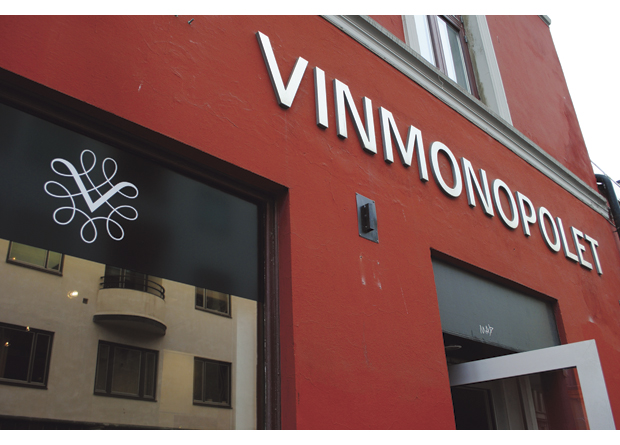 Figur 15.4 Vinmonopolet ble på grunnlag av EØS-avtalen utfordret i flere rettssaker på midten av 1990-tallet. Import- og eksportmonopolet måtte oppheves - mens salgsmonopolet besto.