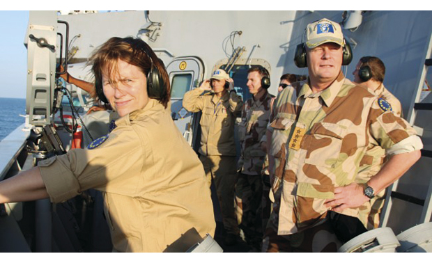 Figur 23.3 I desember 2009 besøkte forsvarsminister Grete Faremo og forsvarssjef Harald Sunde KNM Fridtjof Nansen i Adenbukta der den deltok i EU-operasjonen Atalanta.