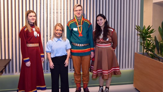 Sámi ofelaččat deive odne eanandoallo- ja biebmoministara. Gurot bealde: Ane Malene Nordeng, eanandoallo- ja biebmoministtar Sandra Borch, Nathaniel Holan Larsen, Ida Emilie Marakatt Lindseth.