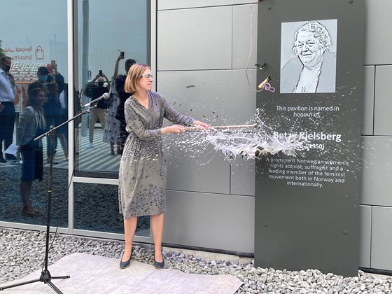 Næringsminister Iselin Nybø åpner Norges paviljong