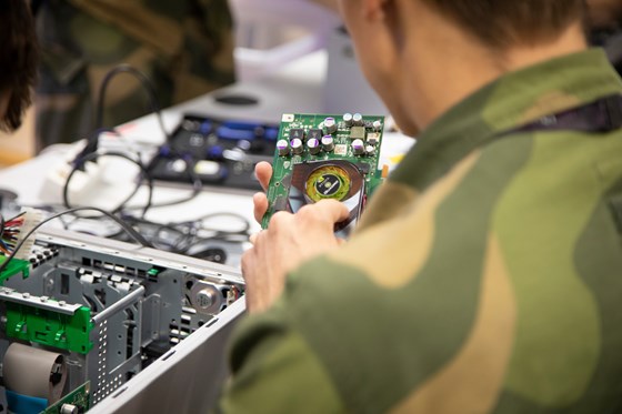 Regjeringen vil styrke utdanningen i Forsvaret