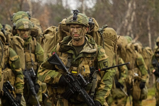 Regjeringen vil øke bemanningen i Forsvaret