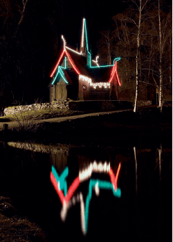 Figur 4.21 Hot Spot: Med fokus på hvordan juletradisjonene endres over tid, satte Maihaugen nytt lys på Garmo stavkirke 13.-22. desember 2006. Riksantikvaren godkjente lyssettingen.