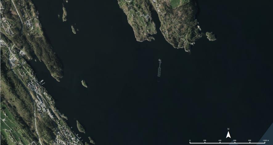 Ortofoto av oppdrettsanlegg for laks/ørret, med og uten fortøyninger.
