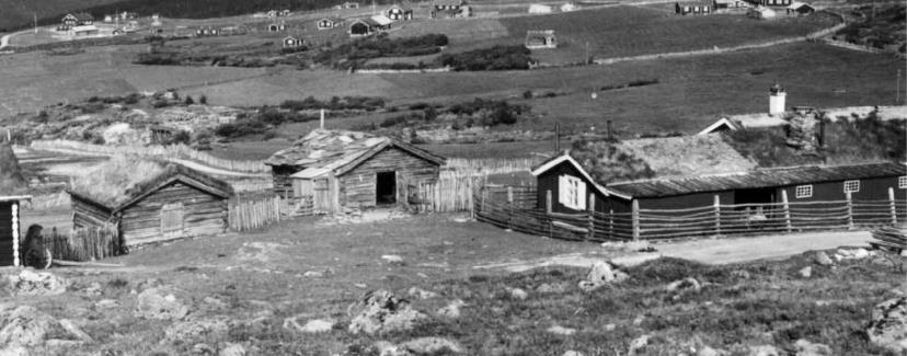 Same bygg fotografert i 1935 av fotograf Herman Christian Neupert, no i samlinga til Norsk Folke-museum (NF.09973-057)