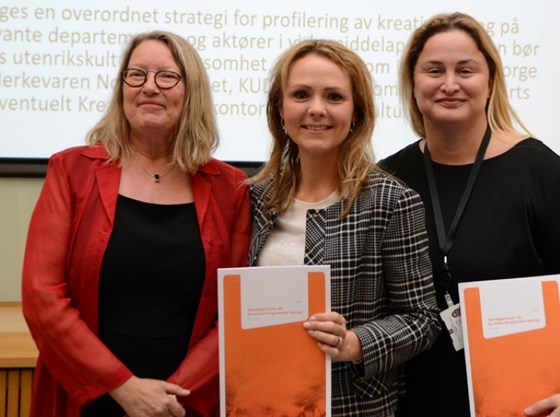 Group photo of Anne-Britt Gran, Linda Hofstad Helleland and Dilek Ayhan