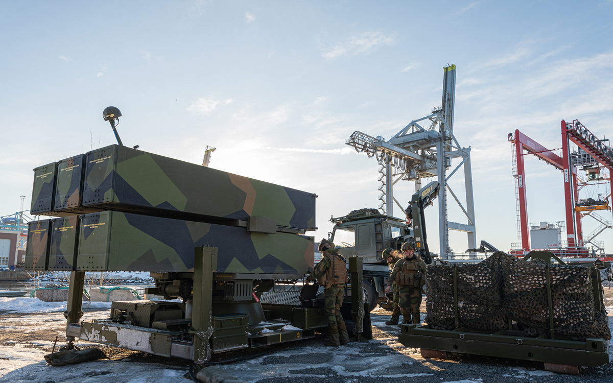 Figur 12.18 Krigen i Ukraina har vist luftvernets viktige rolle og hvordan motstandere bevisst ødelegger sivil infrastruktur. Under øvelse Joint Viking 2023 ble NASAMS luftvernbatteri utplassert i Oslo. 
