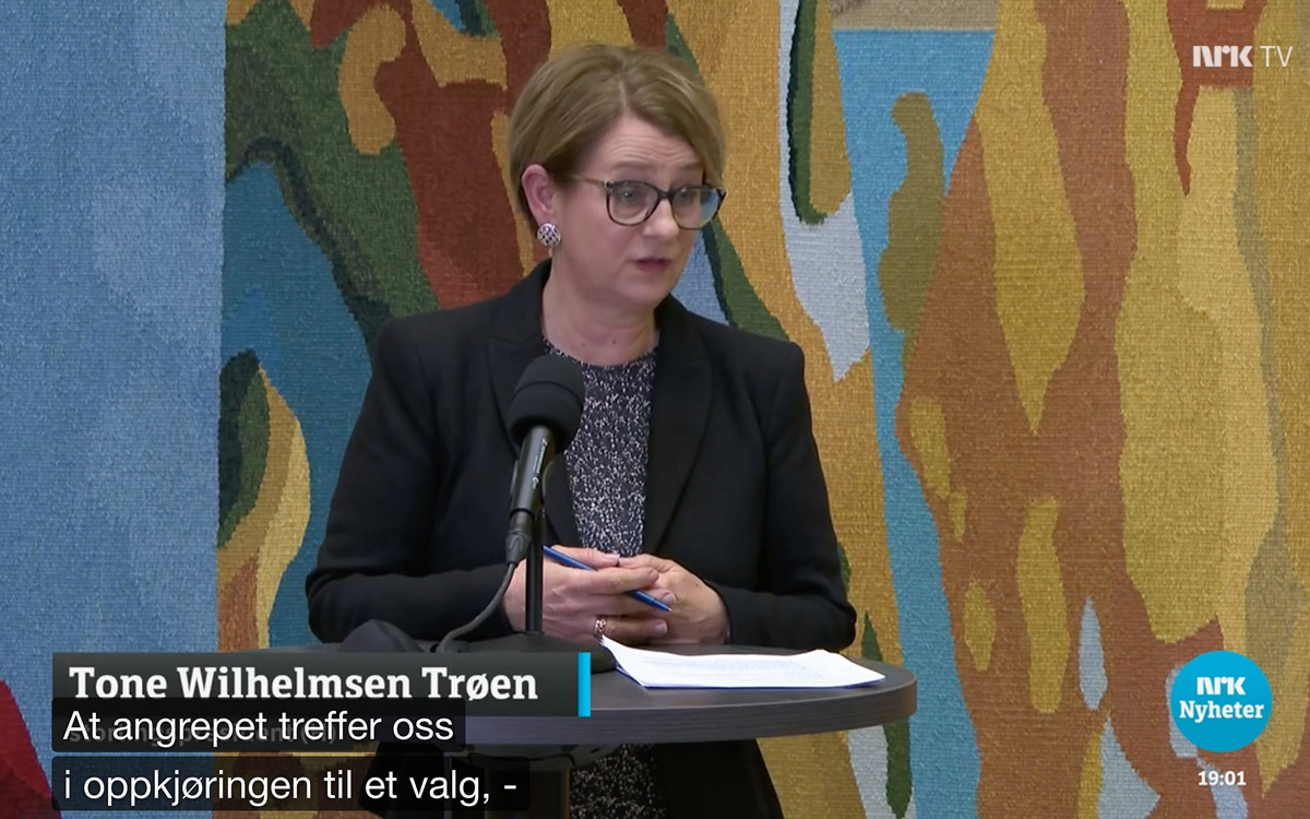 Figur 15.1 Stortinget spiller en konstitusjonell rolle i sikkerhets- og forsvarspolitikken. Bildet viser daværende Stortingspresident, Tone Wilhelmsen Trøen, som informerer pressen den 10. mars 2021 om at Stortinget igjen var blitt utsatt for et dataangrep.