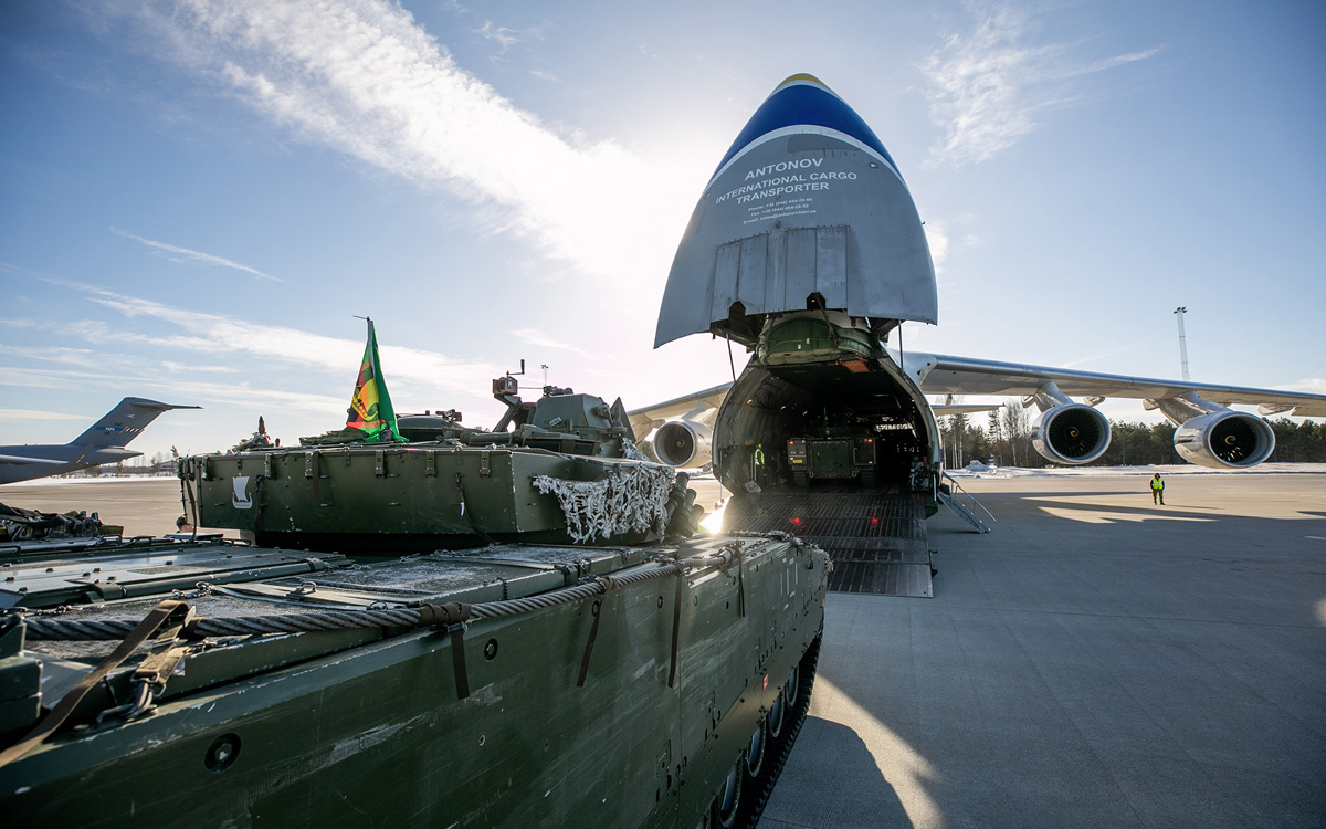 Figur 3.9 Forsvaret har liten dybde og få styrker å bidra med når beredskapsnivået skjerpes på kort varsel. Den 27 februar 2022 forsterket Telemark bataljon Enhanced Forward Presence i Litauen med 44 soldater etter Russlands angrep på Ukraina.