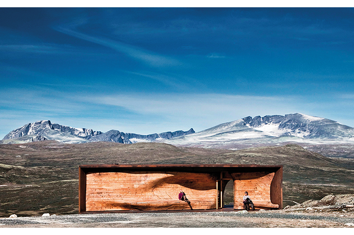 Figur 9.1 Viewpoint Snøhetta ved E6 over Dovrefjell. Utkikkspunktet åpnet i 2011, ligger i tilknytning til en tursti og har mange besøkende i sommerhalvåret.