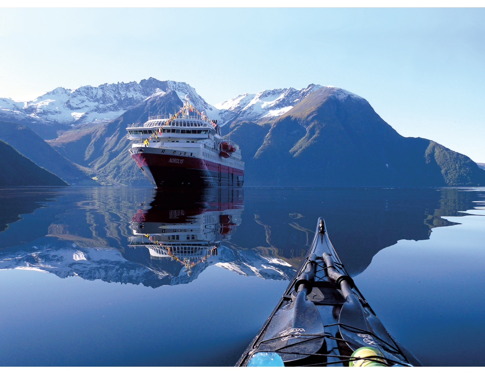 Figur 5.2 Kajakkpadling på Hjørundfjorden.