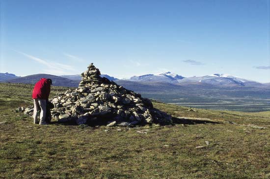 Figur 12.1 Pilegrimsleden over Dovre går forbi gamle vandringsmerker.
Kulturminneregistrene bør inneholde opplysninger om ulike
kulturminner, hvor de fins og hva slags funksjon de har hatt.