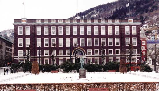 Figur 5.6 Telegrafbygingen fra 1927 ved Byparken er et karakteristisk
element i bybildet i Bergen. Bygningen ble i 1997 solgt fra staten
til et privat selskap.