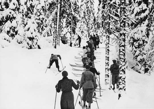 Figur 3.2 Skisøndag i Nordmarka i trettiåra.