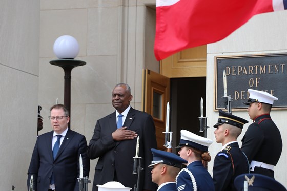 Gram møtte sin kollega Lloyd Austin.i Washington D.C.