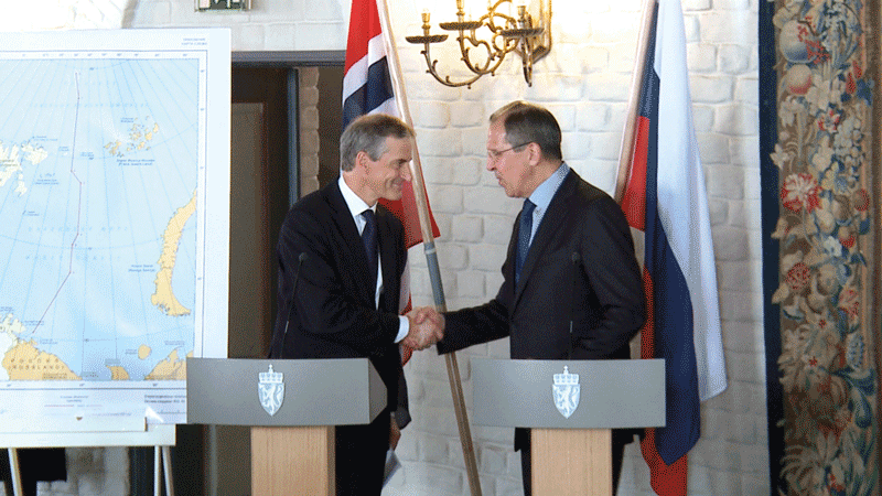 Figure 5.4 Exchange of ratification instruments for the maritime delimitation treaty. Akershus Castle, 7 June 2011.