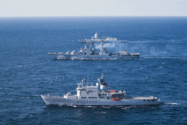 Figure 6.3 Norwegian Coast Guard vessels Sortland and Barentshav meet a Russian destroyer at 72°N 14°E in the Barents Sea.